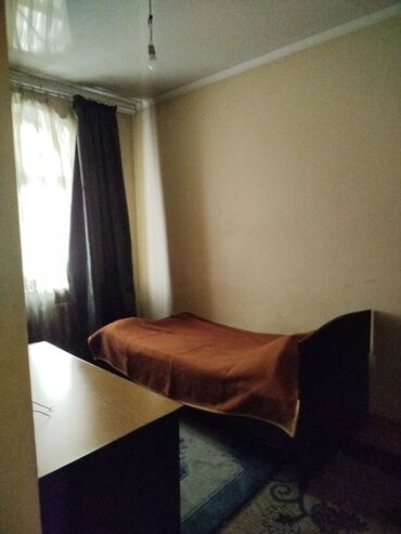 частный дом на длительный срок: Сдаётся компактная комната, в самом центре города.ТОЛЬКО ДЛЯ ОДНОЙ