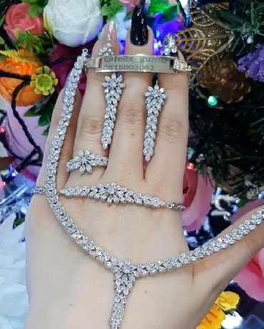 Digər bijuteriyalar: Gümüş dəst, qarnitur,üzük,sep ve daha çoxu üçün : Ünvan : Moskva — 8