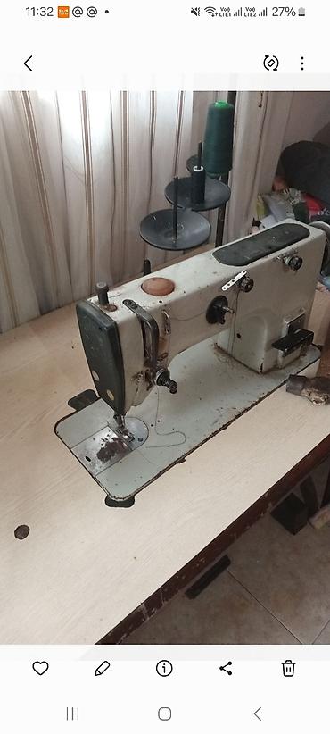 Sənaye tipli tikiş maşını - Ağ-qara gövdəli, ağır metal konstruksiya