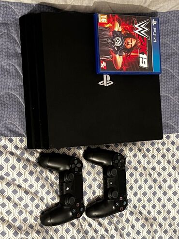 Boşqablar: Playstation 4 pro 1 tb yaddaş. Heçbir problemi yoxdu.içi fanlarını