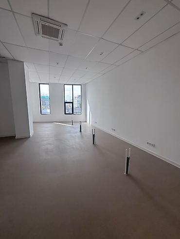 сдаю в аренду офис: Сдаю Офис целиком: 43 м², В бизнес центре, С ремонтом, Первая линия, С отдельным входом, С отдельным санузлом — 4