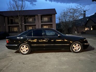 Mercedes-Benz: Mercedes-Benz E-Class: 2.4 l | 2000 il Sedan — 11