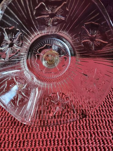 Ostalo posuđe: Bombonijera italijanska presovano staklo 70,80te. god. Sve na na lalafo.rs — 8 Ostalo posuđe: Bombonijera italijanska presovano staklo 70,80te. god. Sve na — 8