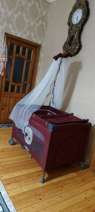 Manejlər: Manej ela veziyyetde sumkasida var 2 mertebelidir tuluatrasi her bir