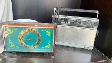 Radio: Retro üslubda olan bu saat və radio dəsti evinizə nostalji bir hava