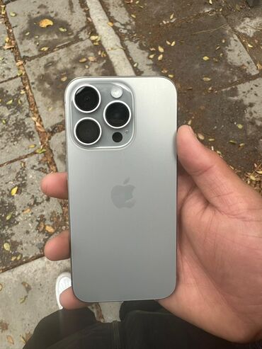 телефон мекен: IPhone 15 Pro, Новый, 256 ГБ, White Titanium, Зарядное устройство, Защитное стекло, Чехол, 89 %