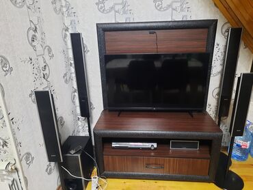 TV altlığı: Düz TV altlığı, Polkalı, Taxtalı