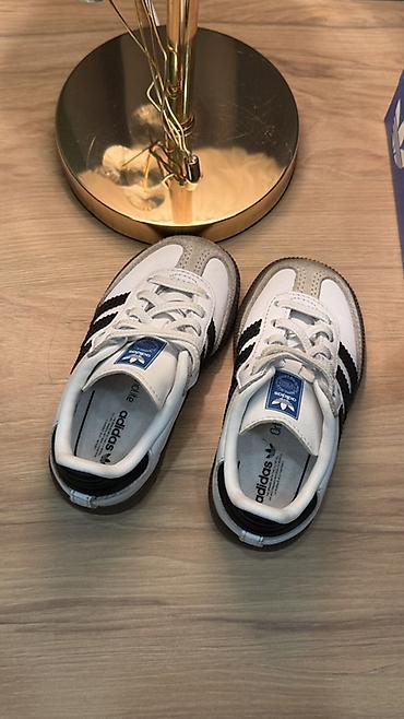 обув: Детские кроссовки Adidas original - Модель: Samba белые одевал 3-4 — 3