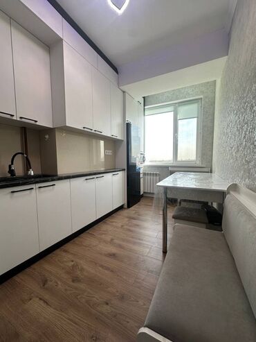 продаю 2х команатную квартиру в 7 мкр: 2 бөлмө, 51 кв. м, Элитка, 7 кабат, Евроремонт