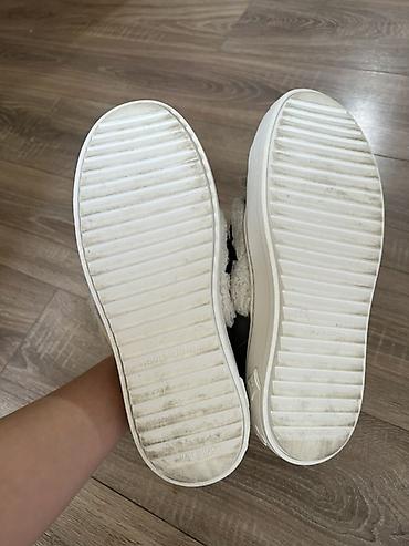 медальон: Кроссовки, 38, Louis Vuitton, Б/у, цвет - Серый, Самовывоз — 6
