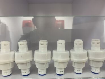plastik qapı pəncərələr: Su təmizləyici sistemlər üçün nəzərdə tutulmuş bu universal ağ rəngli