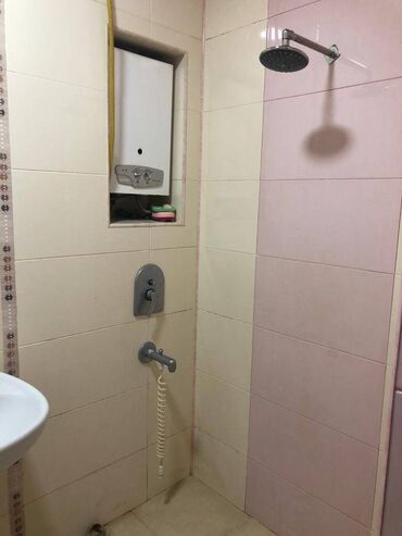 Uzunmüddətli kirayə mənzillər: Nərimanov metrosuna yaxın 178 nömrəli məktəbə yaxın 5 mertebeli — 3