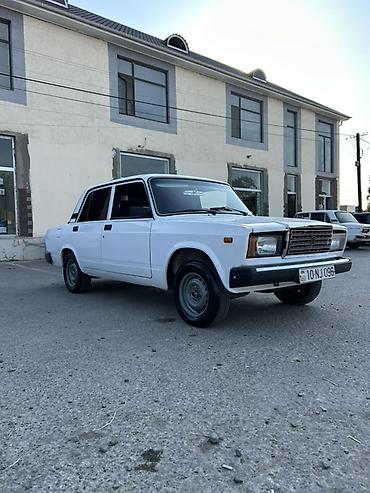 vuruq vaz 2107 satisi: VAZ 2107 sedan – ağ rəng, 4 qapı, arxa ötürücülü klassik model. Xarici — 5