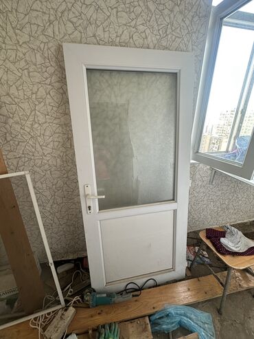 раздвижные двери в баку: 3 ədəd taxta qapı 150 man 1 ədəd plastik -50 man 1 ədəd evin giriş
