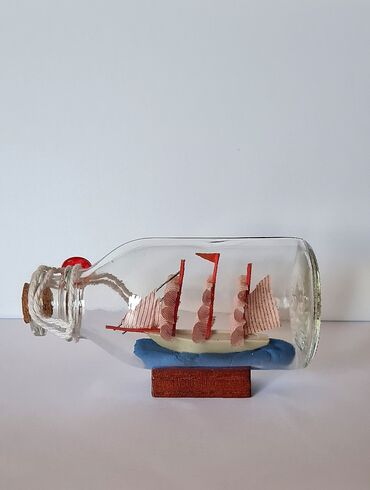 коллекция денег: В коллекцию симпатичный кораблик в стеклянной бутылке