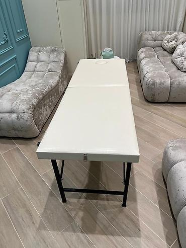 levent mebel: Portativ masaj/kozmetik masa - Rəng: ağ krem - İkiqat qatlanan — 1