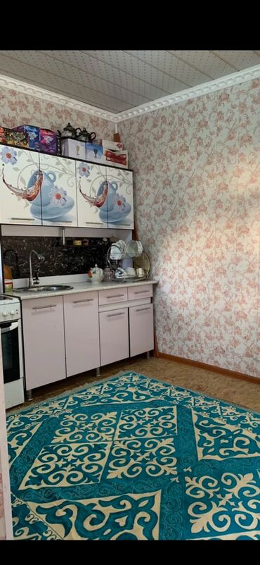 дом этаж бишкек: 65 м², 4 комнаты, Парковка, Забор, огорожен