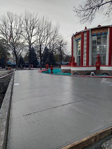 Услуга по заливке бетонных полов предлагает профессиональное