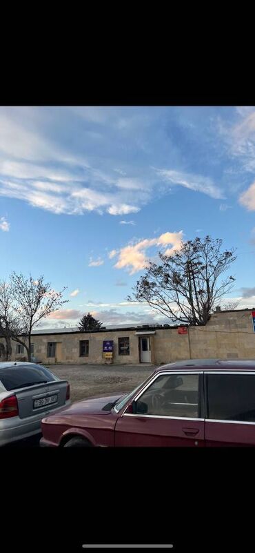 Digər kommersiya daşınmaz əmlakı: Nizami rayonu Babək prospektində,sahəsi 200 kv/m olan, obyekt — 8