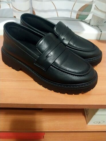 пена для обуви: Туфли 35.5, цвет - Черный