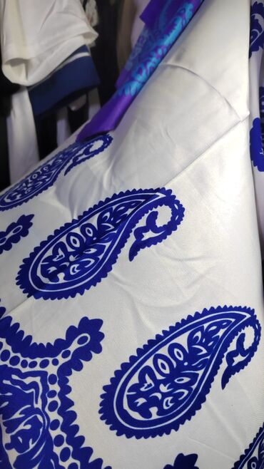 Baş geyimləri: Kelagâyi 100 % silk.olcusü 140/140 eni üzunu.ýenidir,qutu elavə 5 — 10