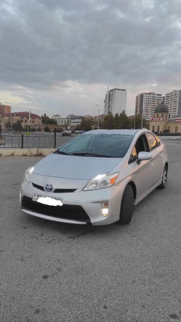 göyçay maşın bazarı: Toyota Prius: 1.8 l | 2014 il Hetçbek