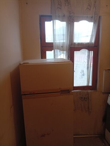 Otaqların günlük kirayəsi: 3 otaqlı həyət evi - Kiçik, qapalı həyətyanı sahəsi və dəmir hasar - — 17