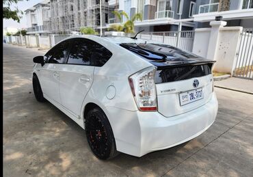 arenda priuslar: Toyota Prius 2014 Arendaya Verilir 1.8 Mantor hec Bir prablemi yoxdu