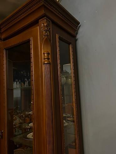 Оборудование для магазинов: Klassik üslubda böyük vitrin şkaf - Material: ağac karkas, ön — 3