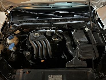 Volkswagen: Volkswagen Jetta: 0.2 l | 2012 il Sedan — 12