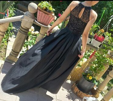 arxasi uzun qabagi qisa donlar: Qara gecə/qonaqlıq donu - Model: asimmetrik ətəkli, ön hissədə dizdən