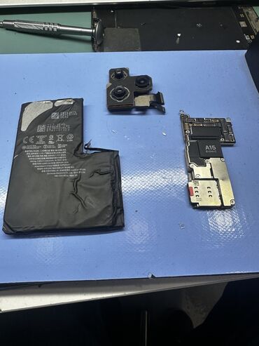 delovi: IPhone 13 Pro Max, 512 GB, Broken phone