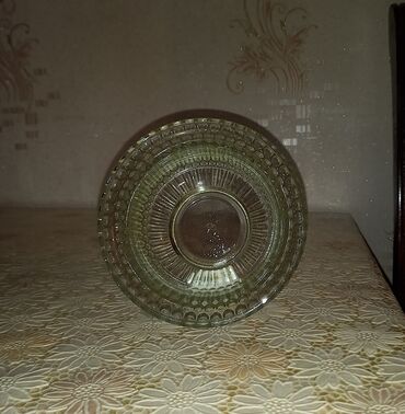 Konfet qabları: Rusiyanın 1980-cı illər Urşel zavodunun istehsalı olan vazalar. 4 — 5