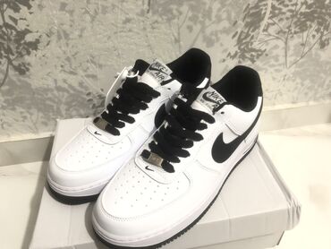 обувь муж: Men's Sneakers, 42, Nike, Жаңы, түсү - Ак, Өзү алып кетүү, Акысыз жеткирүү, Акылуу жеткирүү