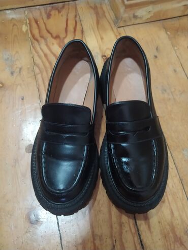 мужская осенняя обувь: Кожанные лоферы за 500с. б/у. покупала по работе. продаю по причине