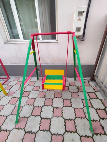 детский шезлонг качалка: 🍀 Качели 🍀 Домики для детей внутри две 🍀 скамейки и маленький столик