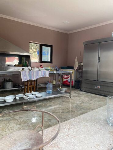 Restoran, kafelər: Sabunçu rayonu aeroport yoluna yaxın 30sot geniş həyəti olan 800 kv.m — 4