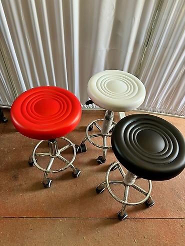 Другие медицинские товары: Стулья 
помощники
лампы 3500
кушетки 5000 — 8