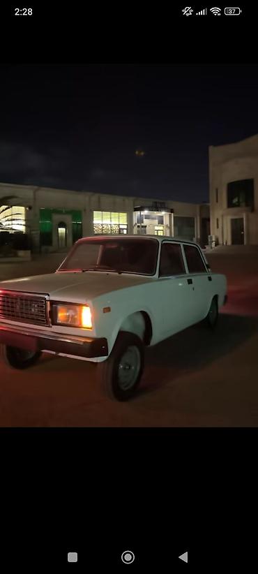 07 2010: VAZ 2107, sedan gövdə, ağ rəng. Xarici: - Orijinal VAZ radiator — 2