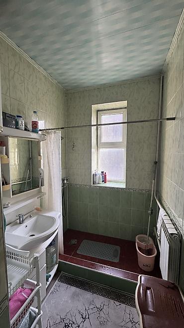 Продажа коттеджей и домов: Продаётся двухэтажный жилой дом с отдельным входом и крыльцом. Вместе — 7