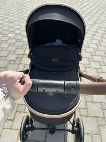 Холодильники: Uşaq kolyeskası satılır avtokreslosuda var həm maşında həmdə