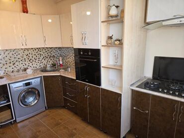 Uzunmüddətli kirayə mənzillər: 9-cu mikrorayon, 85 nömrəli marşrutun dayanacağının düz yanında,9 — 7