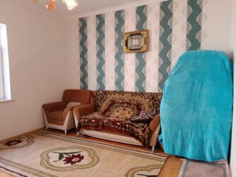 квартиры в аренду в баку: Tecili Masazir da 1 otaq 1 metbex tam adelni heyet evi kiraye verilir