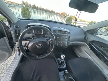 Kia: Kia Ceed: 1.6 l | 2008 il Hetçbek