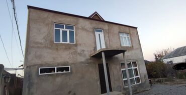 iki mərtəbəli evlər: Qala qəs. 3 otaqlı, 15 kv. m, Orta təmir