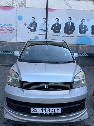 Toyota: Toyota Voxy: 2003 г., 2 л, Автомат, Бензин, Минивэн