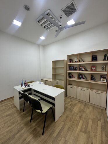 Ofislər: 28 May Aff business houseda Ofis icareye verilir. Full Time 500azn
