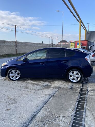 Toyota: Toyota Prius: 1.8 l | 2013 il Sedan — 14