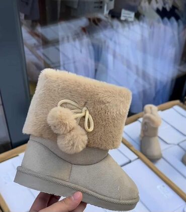 Čizme: Dečje zimske čizmice . Cena 2500 din — 11