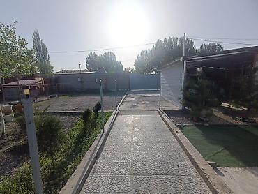 Продажа коттеджей и домов: Продаю 2 дома на участке в 6 соток. г. Кант. Под бизнес. Участок — 17